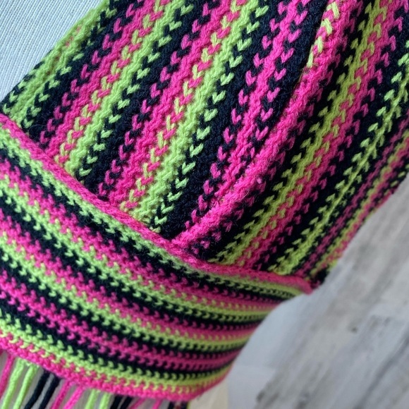 Size medium custom made crop top - Picture 2 of 5